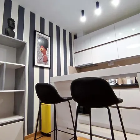 House Of Mac Nis