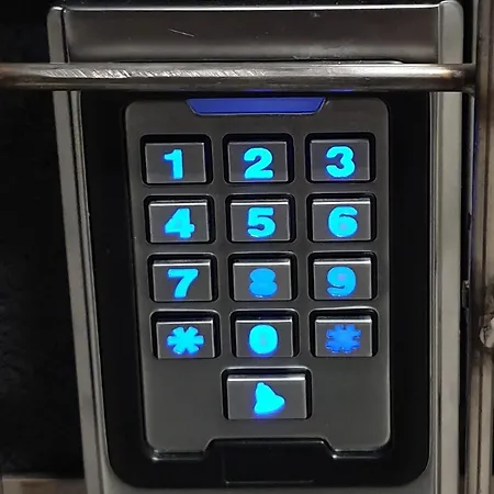 Apartment House Of Mac *